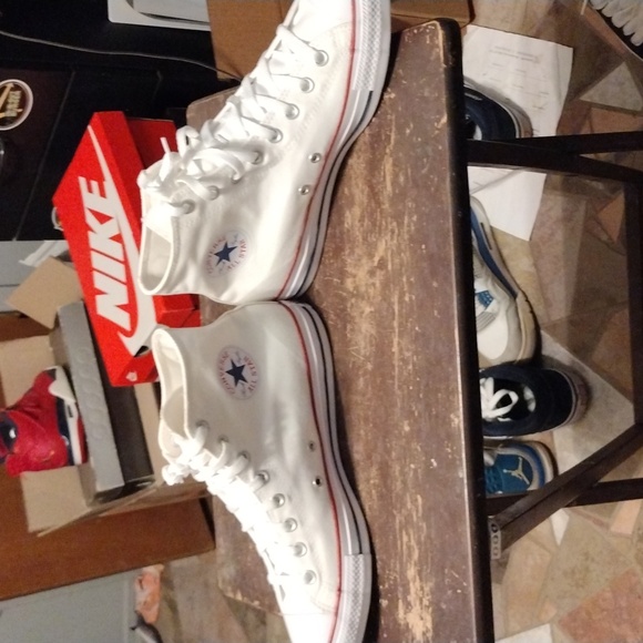 New Chuck Taylor Converse size 9.5m - Picture 3 of 7